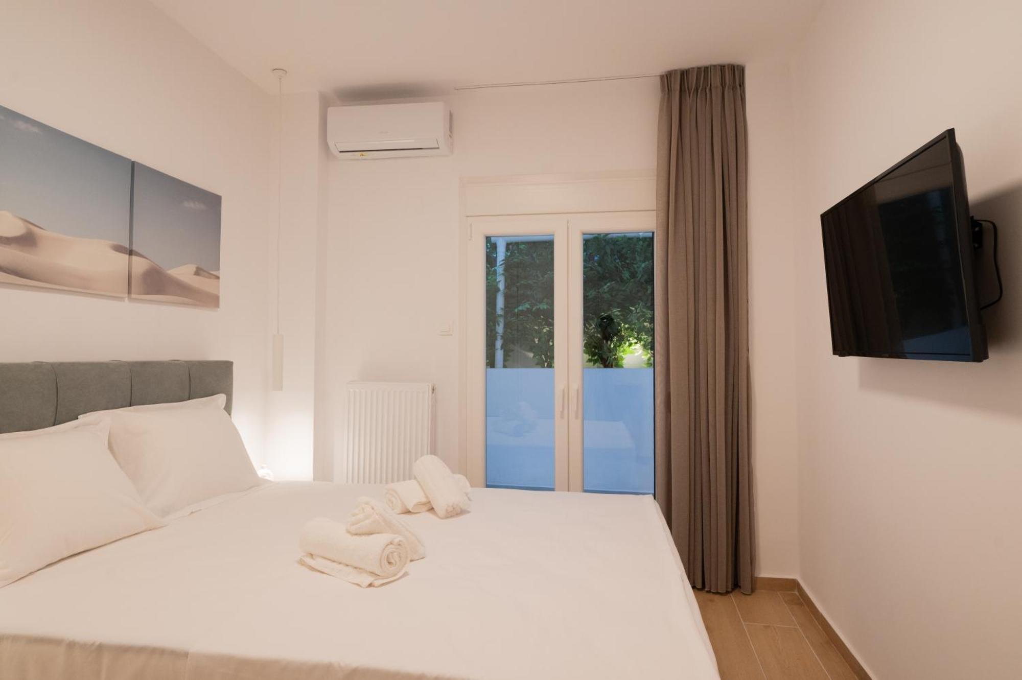 Honey Oak & Cream Patio By Nest Apartment Thessaloniki Exterior photo