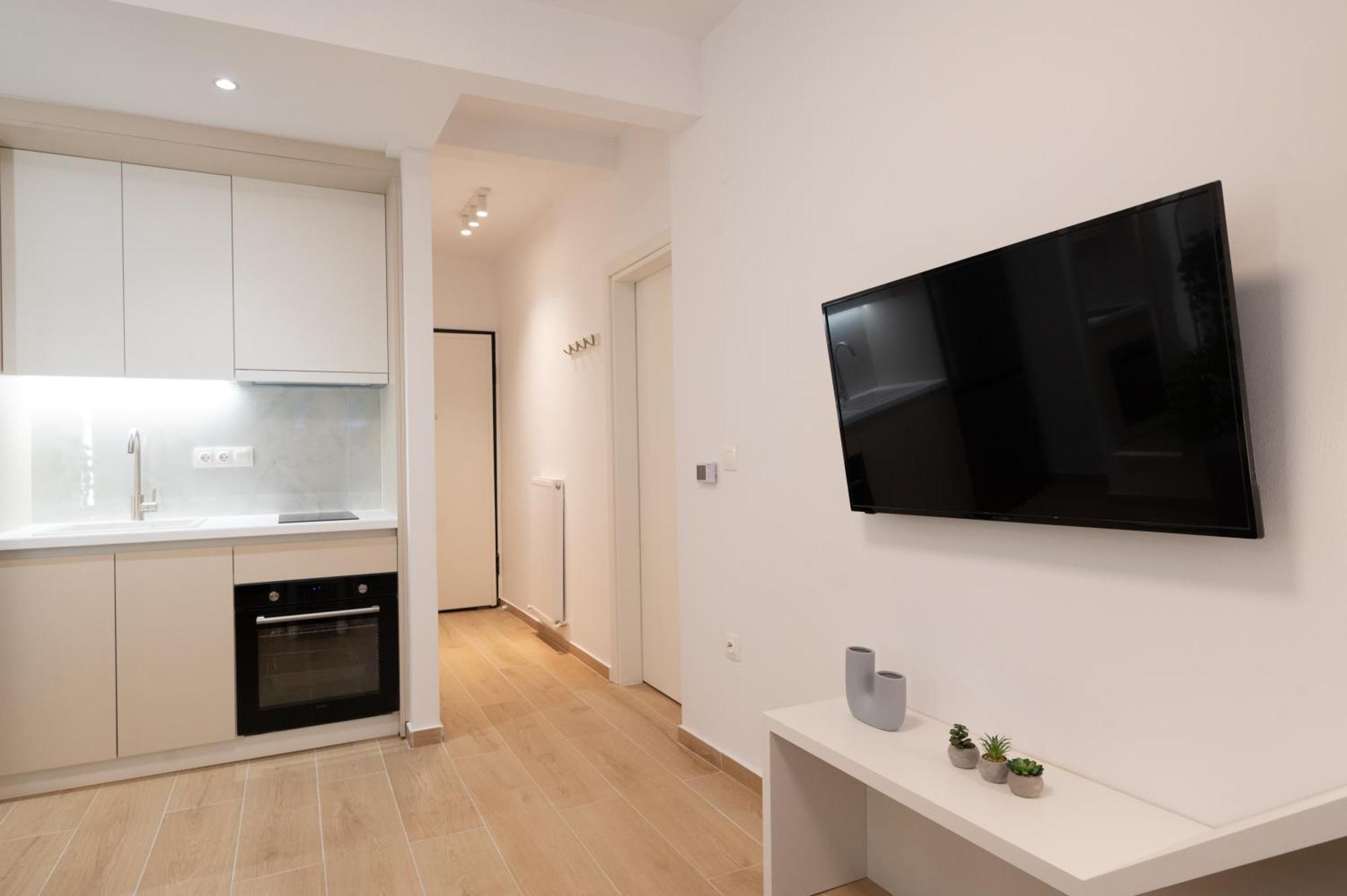 Honey Oak & Cream Patio By Nest Apartment Thessaloniki Exterior photo