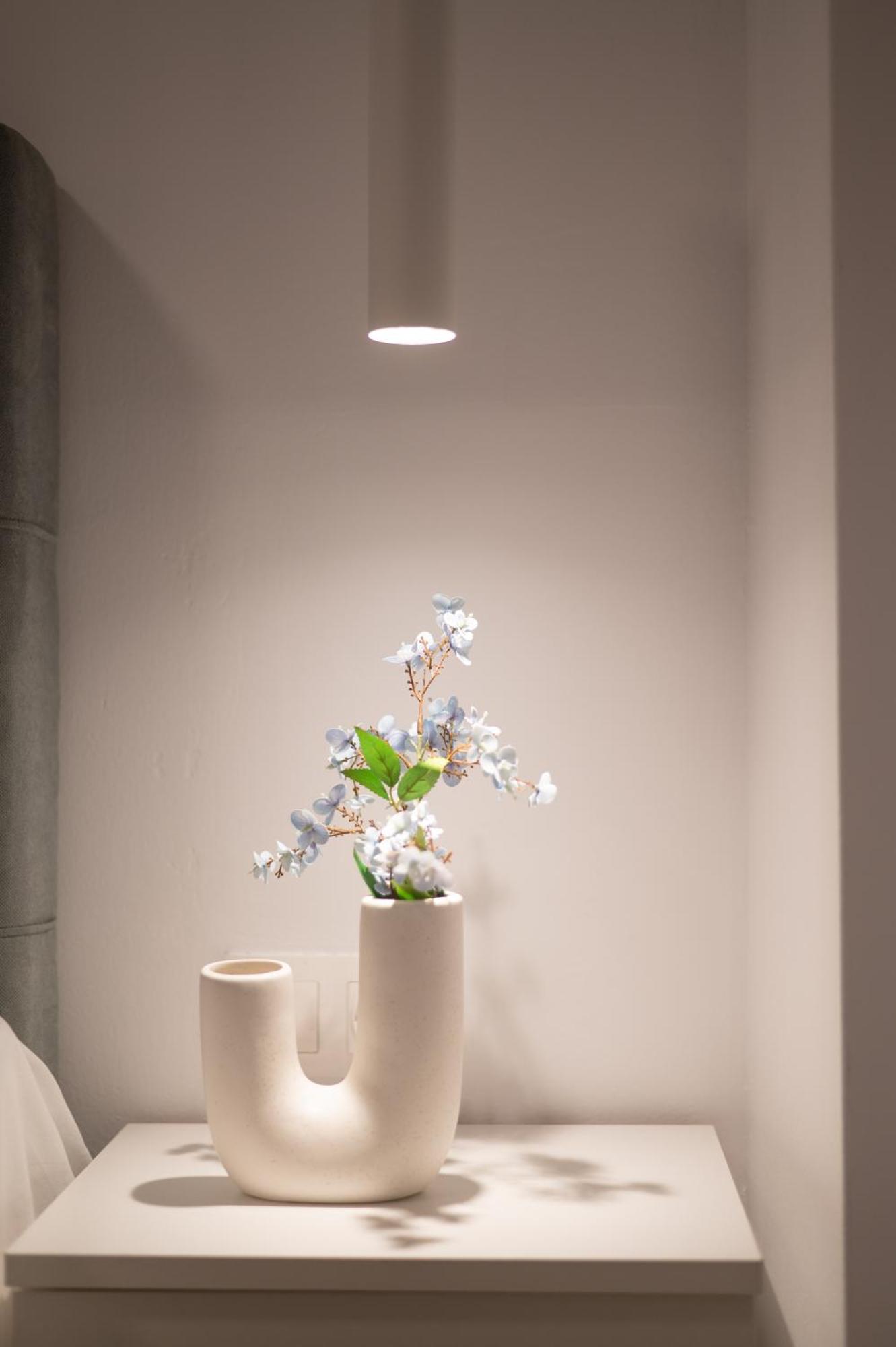 Honey Oak & Cream Patio By Nest Apartment Thessaloniki Room photo