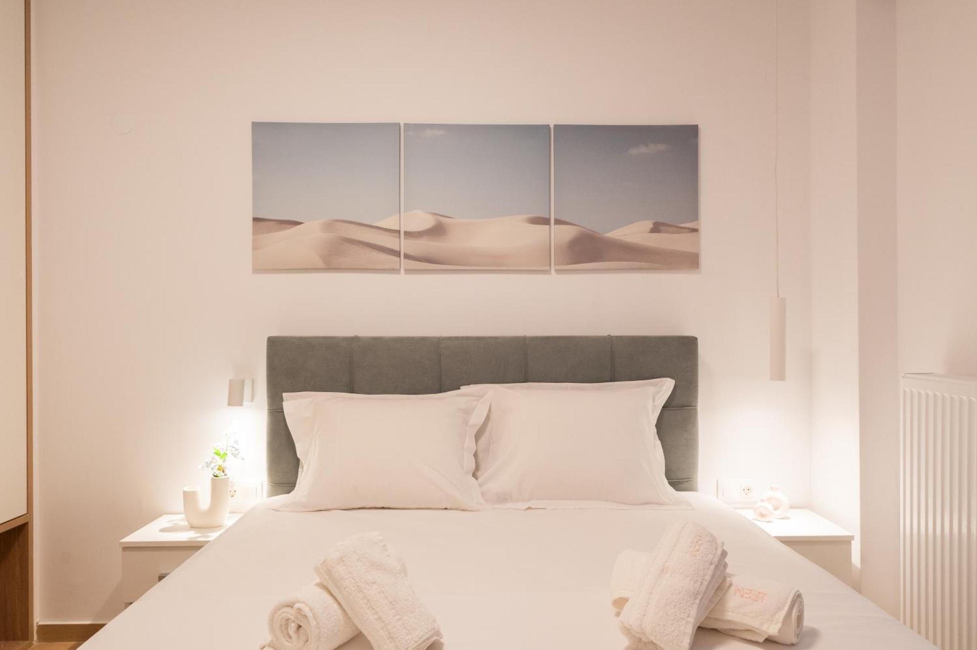 Honey Oak & Cream Patio By Nest Apartment Thessaloniki Room photo