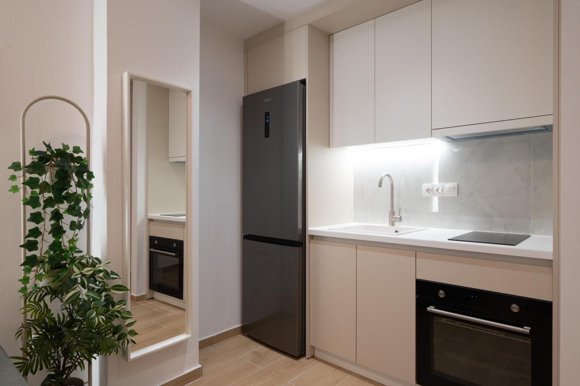Honey Oak & Cream Patio By Nest Apartment Thessaloniki Room photo